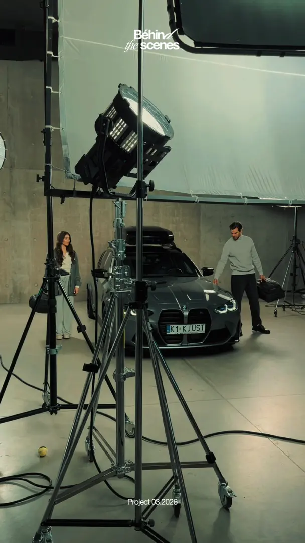 Kadr zza kulis produkcji reklamowej